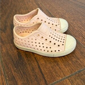 Native Jefferson Shoes size C7 Pink Slip-Ons